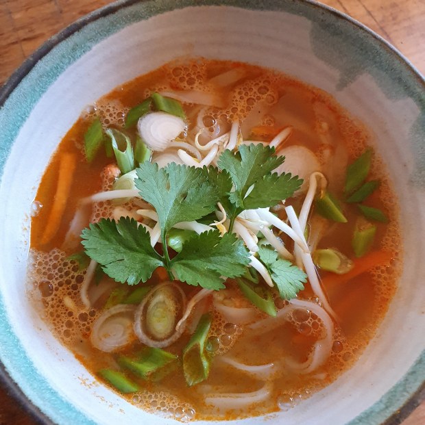 Poteries de saison, Séné, céramique, Vannes, Morbihan, Bretagne, stages, cours, vases, sculpture, vaisselle, artisanat d'art, poke bowl, bol à ramen