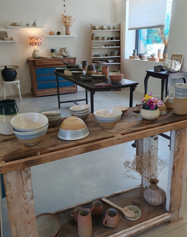 Poteries de saison, Séné, céramique, Vannes, Morbihan, Bretagne, stages, cours, vases, sculpture, vaisselle, artisanat d'art, boutique