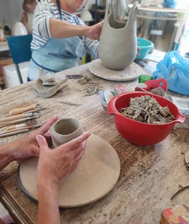 Poteries de saison, Séné, céramique, Vannes, Morbihan, Bretagne, stages, cours, vases, sculpture, vaisselle, artisanat d'art